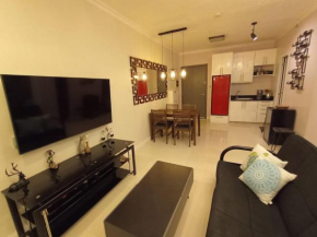 Furnished Condo with Private Parking, Free WiFi, Netflix & 2 Aircon Units